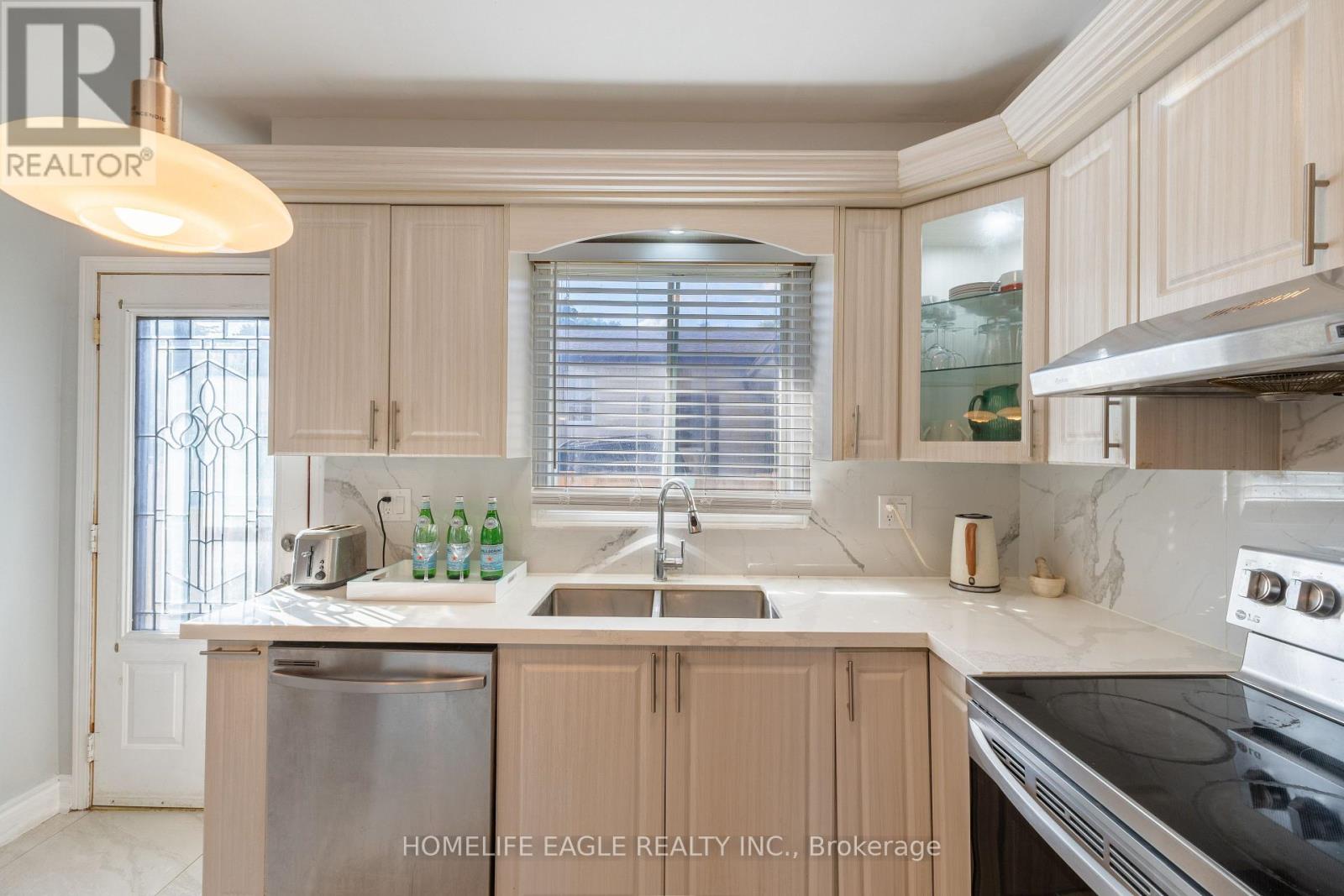 23 Maurino Court, Bradford West Gwillimbury (Bradford), Ontario  L3Z 1S6 - Photo 10 - N12516716