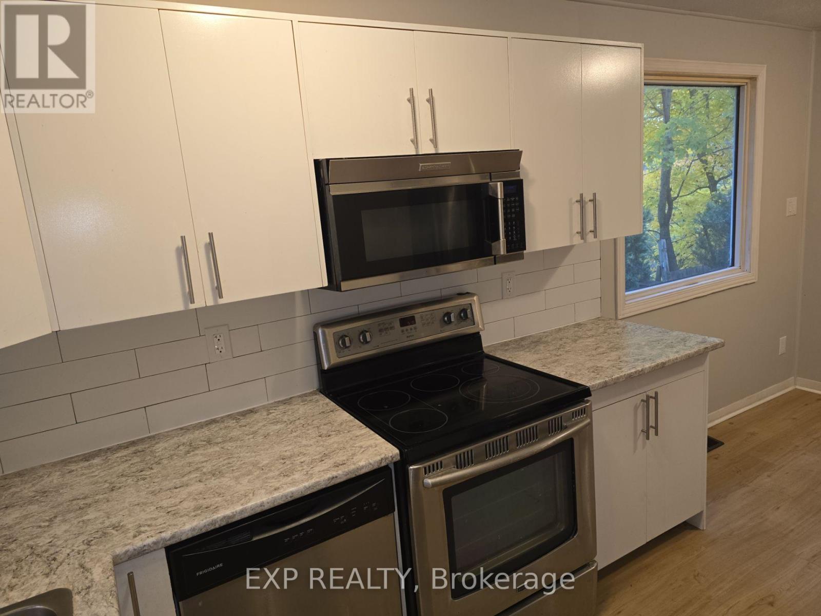 Main Level - 89 Wellington Street E, Brampton, Ontario  L6W 1Y6 - Photo 12 - W12486593