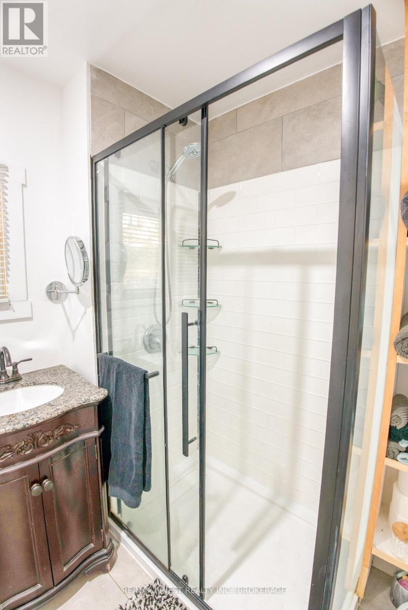 10874 Canoe Lake Road, Frontenac, Ontario  K0H 2V0 - Photo 18 - X12481963