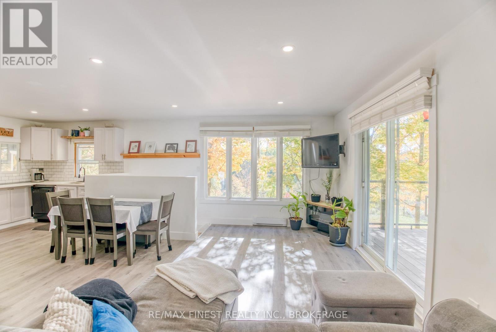 10874 Canoe Lake Road, Frontenac, Ontario  K0H 2V0 - Photo 14 - X12481963