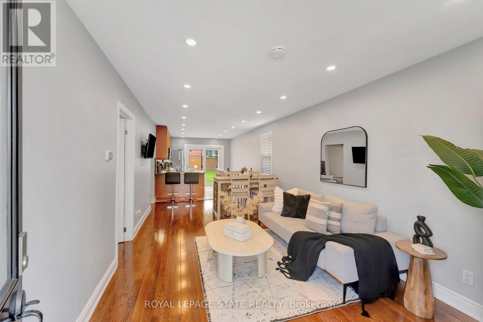 746 Roxborough Avenue, Hamilton, Ontario  L8H 1S7 - Photo 4 - X12275718