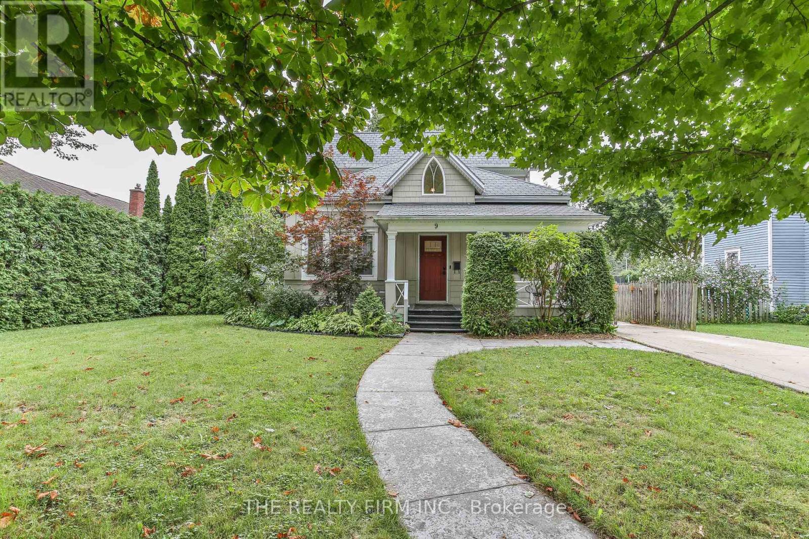 9 East Avenue, St. Thomas, Ontario  N5R 3S9 - Photo 1 - X12357827