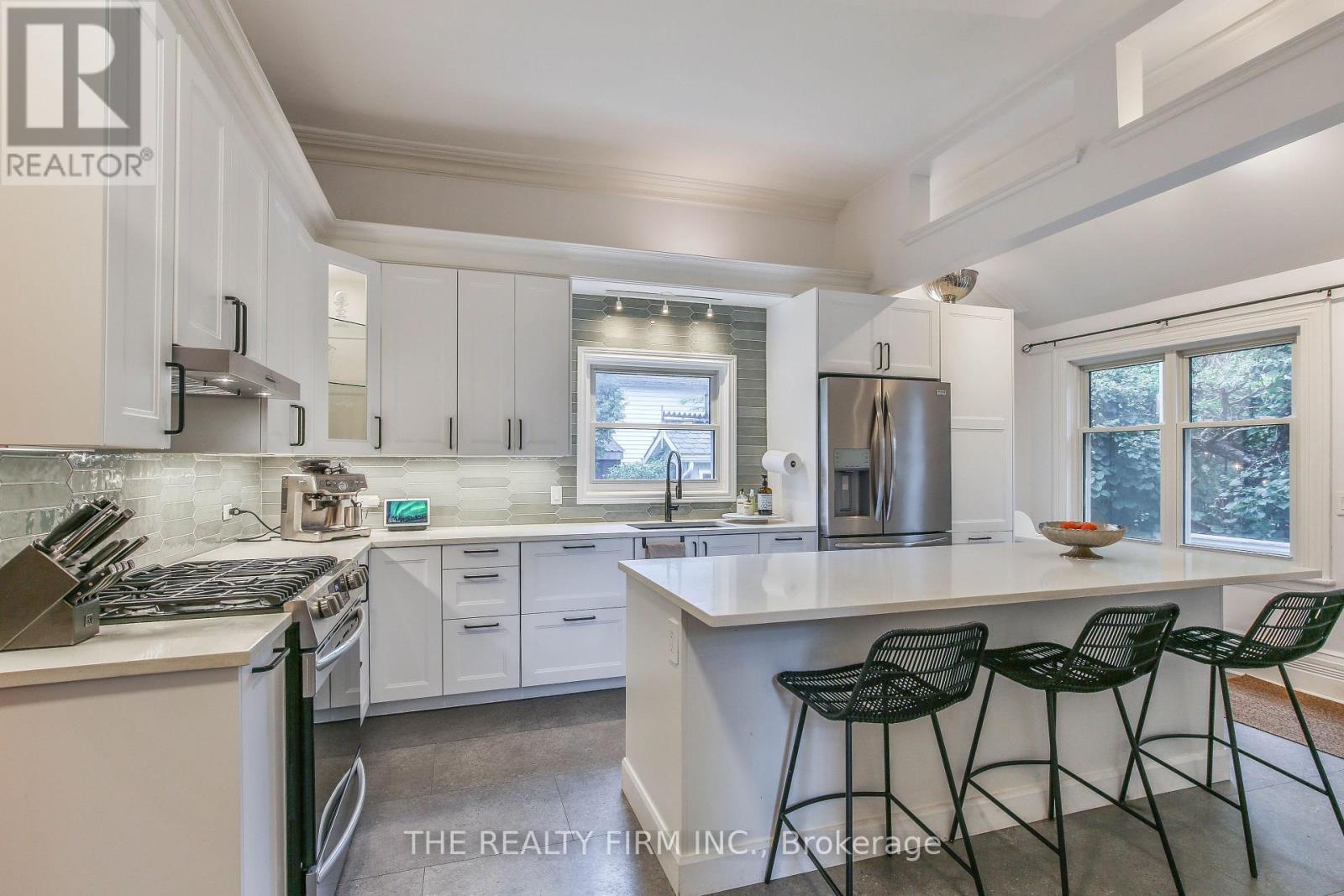 9 East Avenue, St. Thomas, Ontario  N5R 3S9 - Photo 12 - X12357827