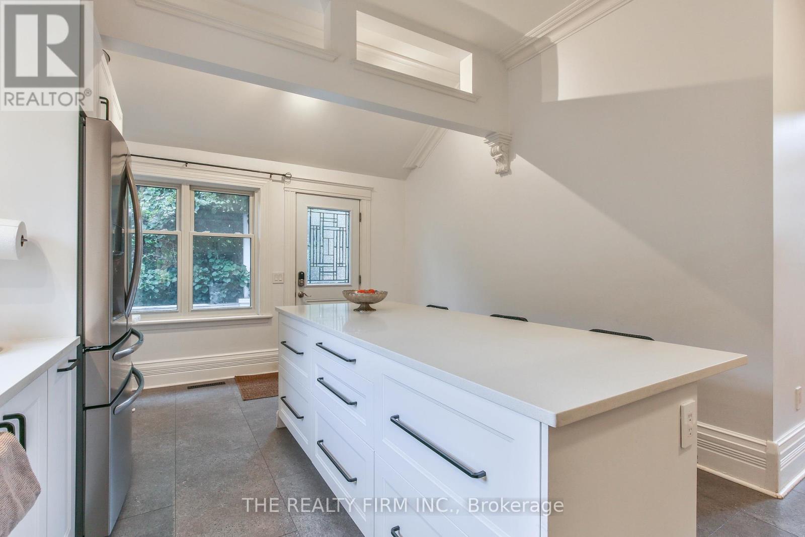 9 East Avenue, St. Thomas, Ontario  N5R 3S9 - Photo 15 - X12357827