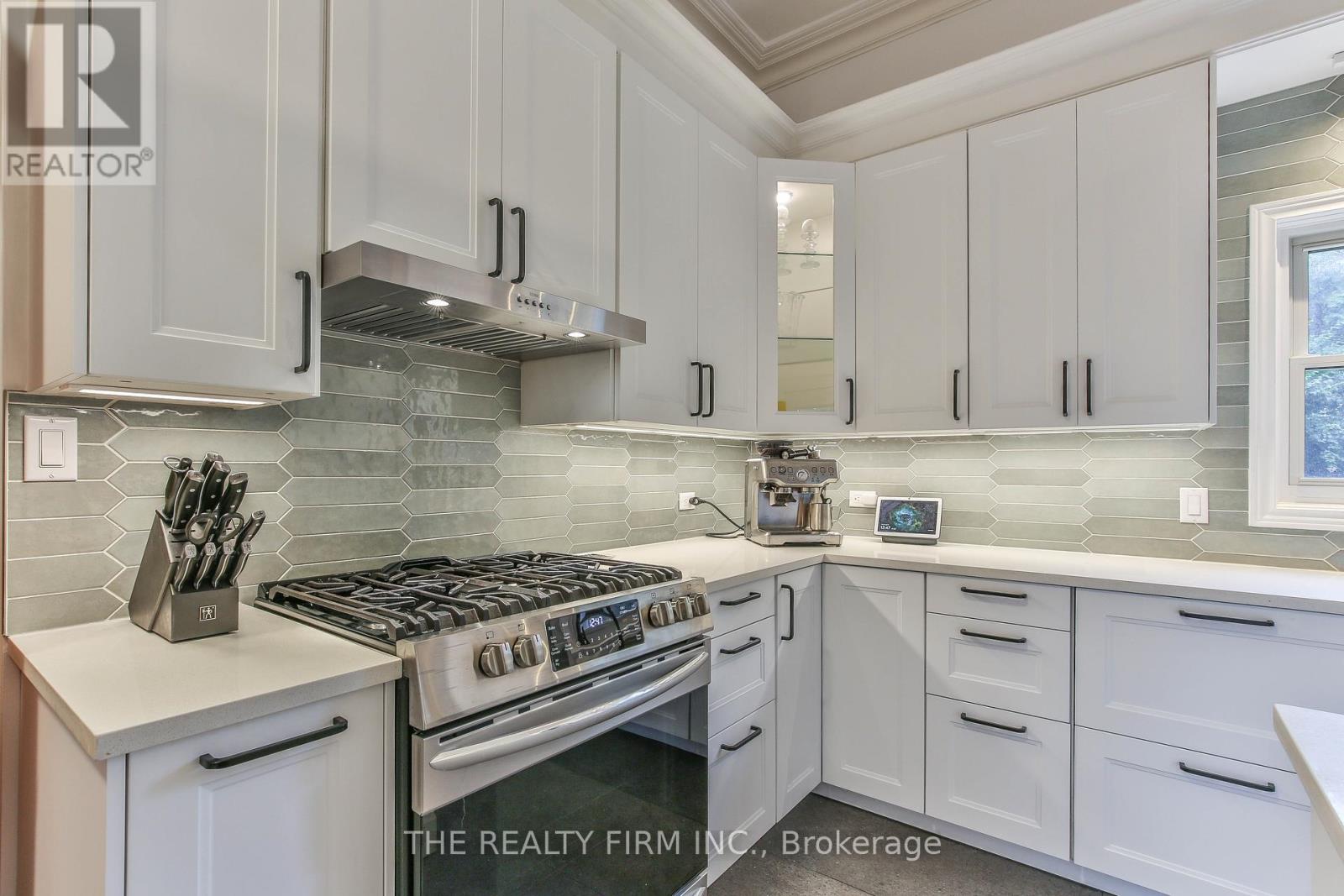 9 East Avenue, St. Thomas, Ontario  N5R 3S9 - Photo 14 - X12357827