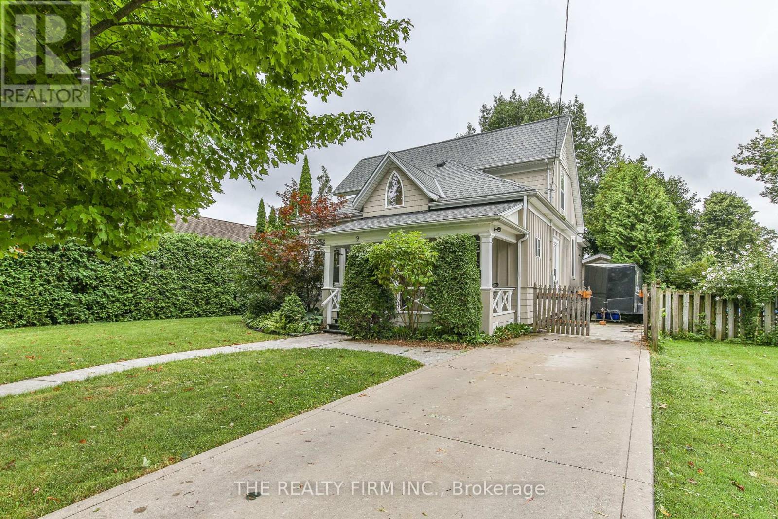 9 East Avenue, St. Thomas, Ontario  N5R 3S9 - Photo 2 - X12357827