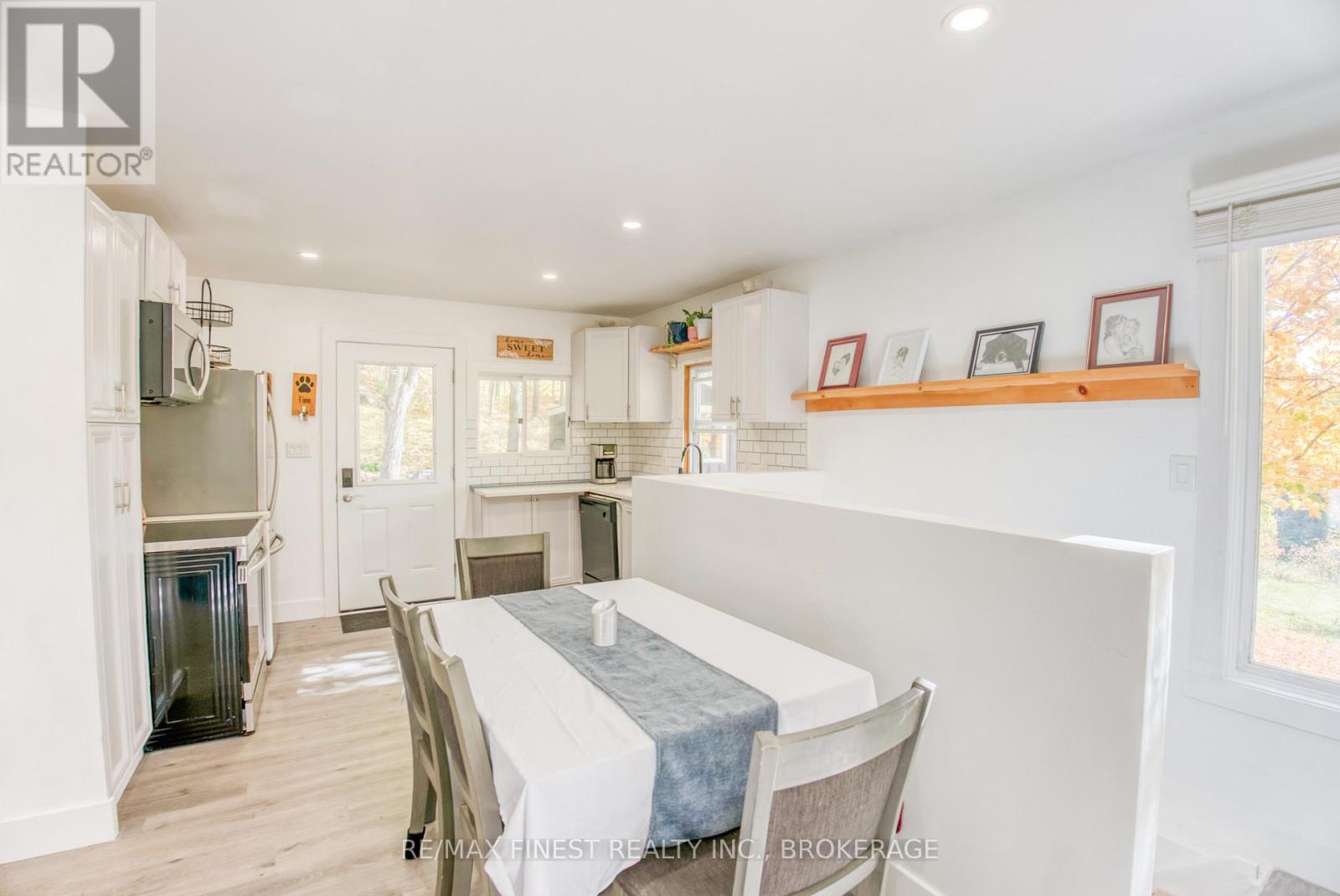 10874 Canoe Lake Road, Frontenac, Ontario  K0H 2V0 - Photo 8 - X12481963