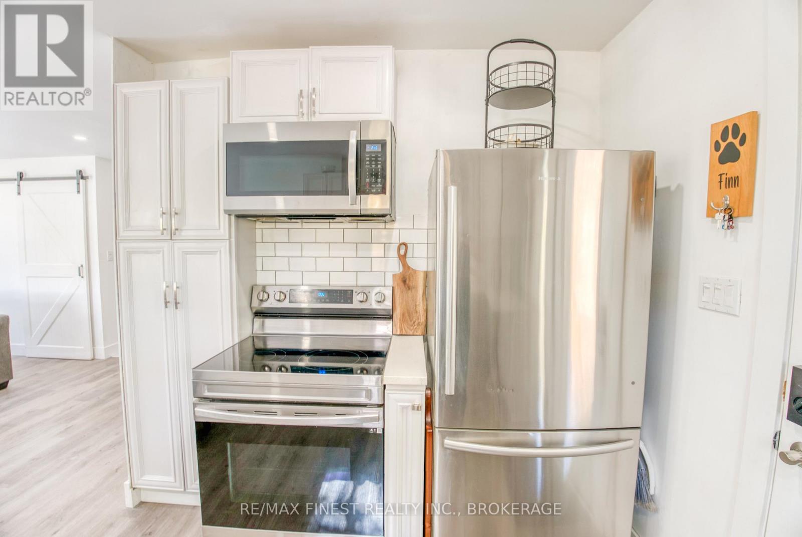 10874 Canoe Lake Road, Frontenac, Ontario  K0H 2V0 - Photo 7 - X12481963