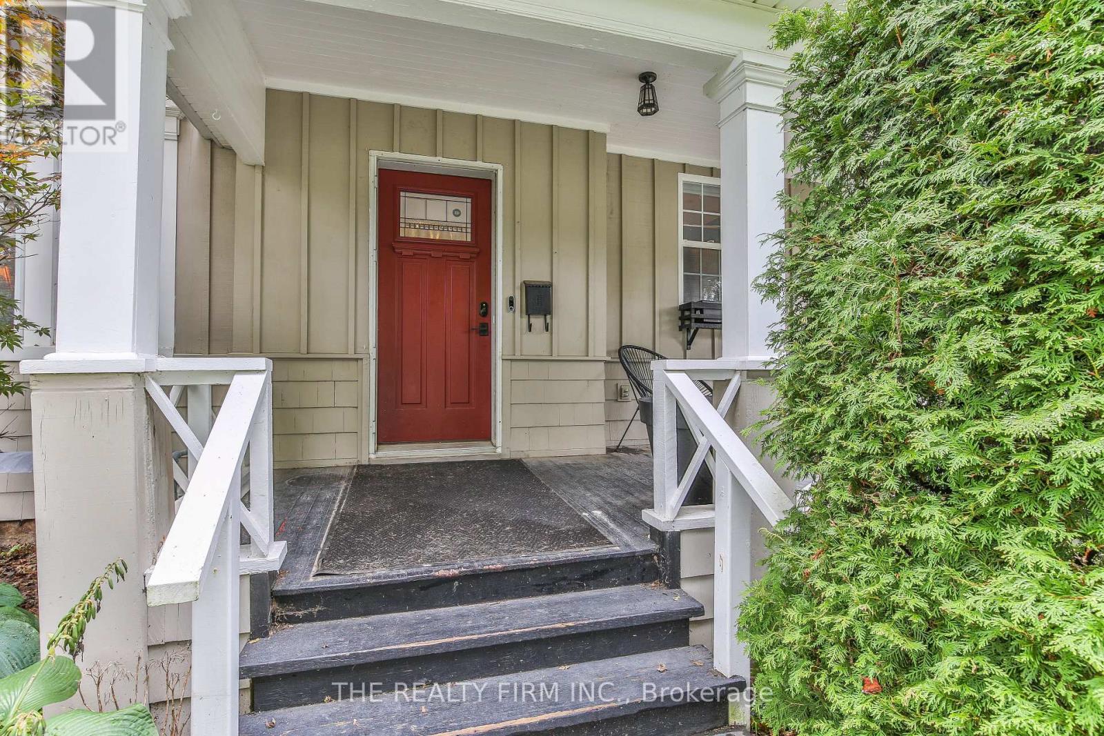 9 East Avenue, St. Thomas, Ontario  N5R 3S9 - Photo 3 - X12357827