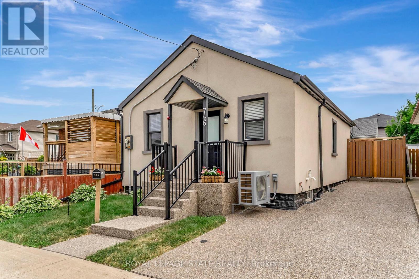 746 Roxborough Avenue, Hamilton, Ontario  L8H 1S7 - Photo 2 - X12275718