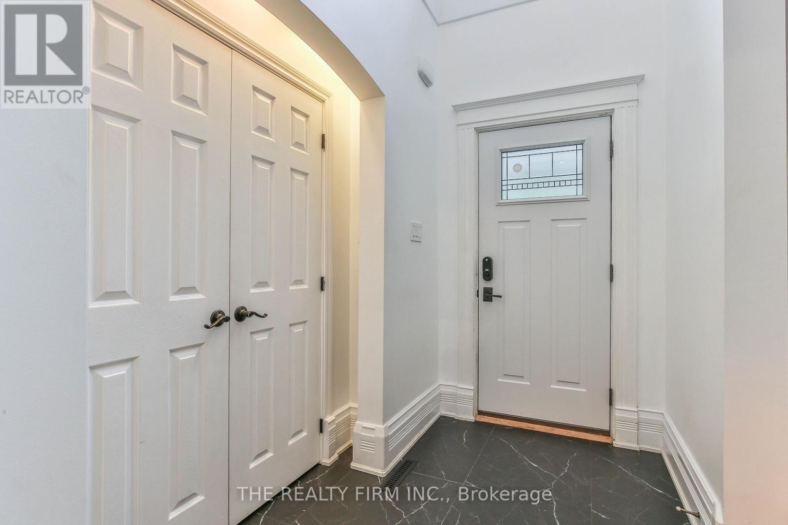 9 East Avenue, St. Thomas, Ontario  N5R 3S9 - Photo 5 - X12357827