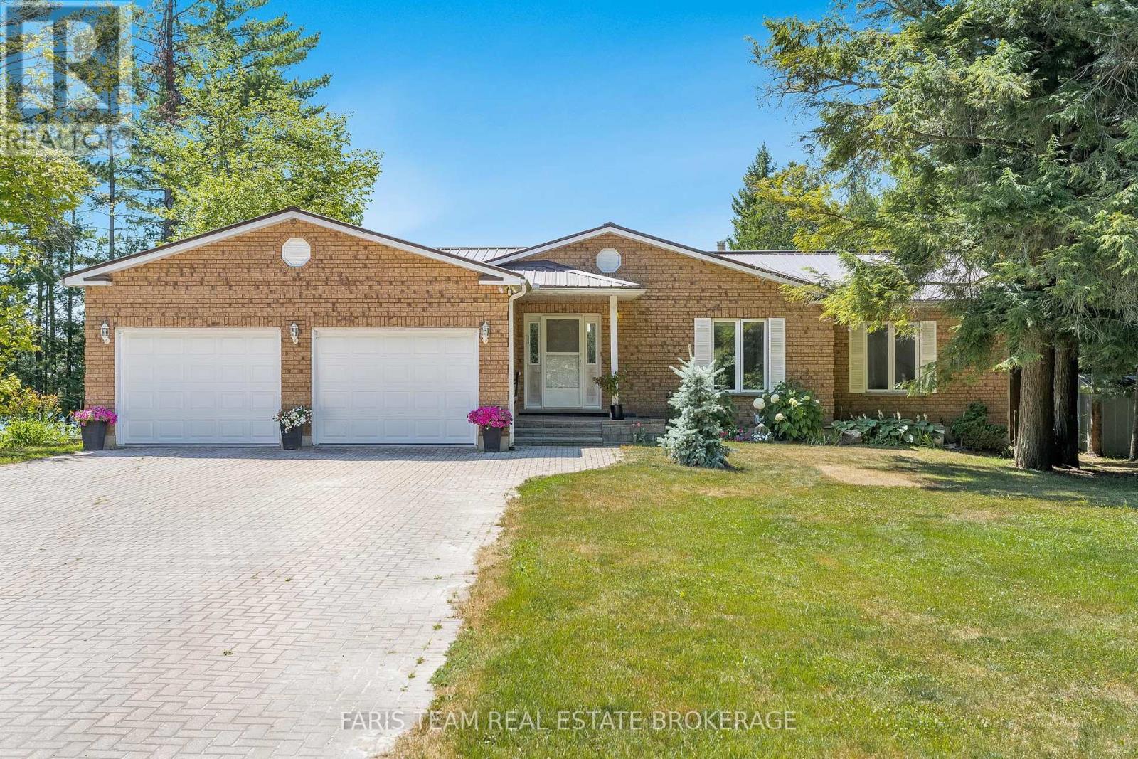 17 Stanley Road, Kawartha Lakes, Ontario  K0M 2T0 - Photo 2 - X12380760