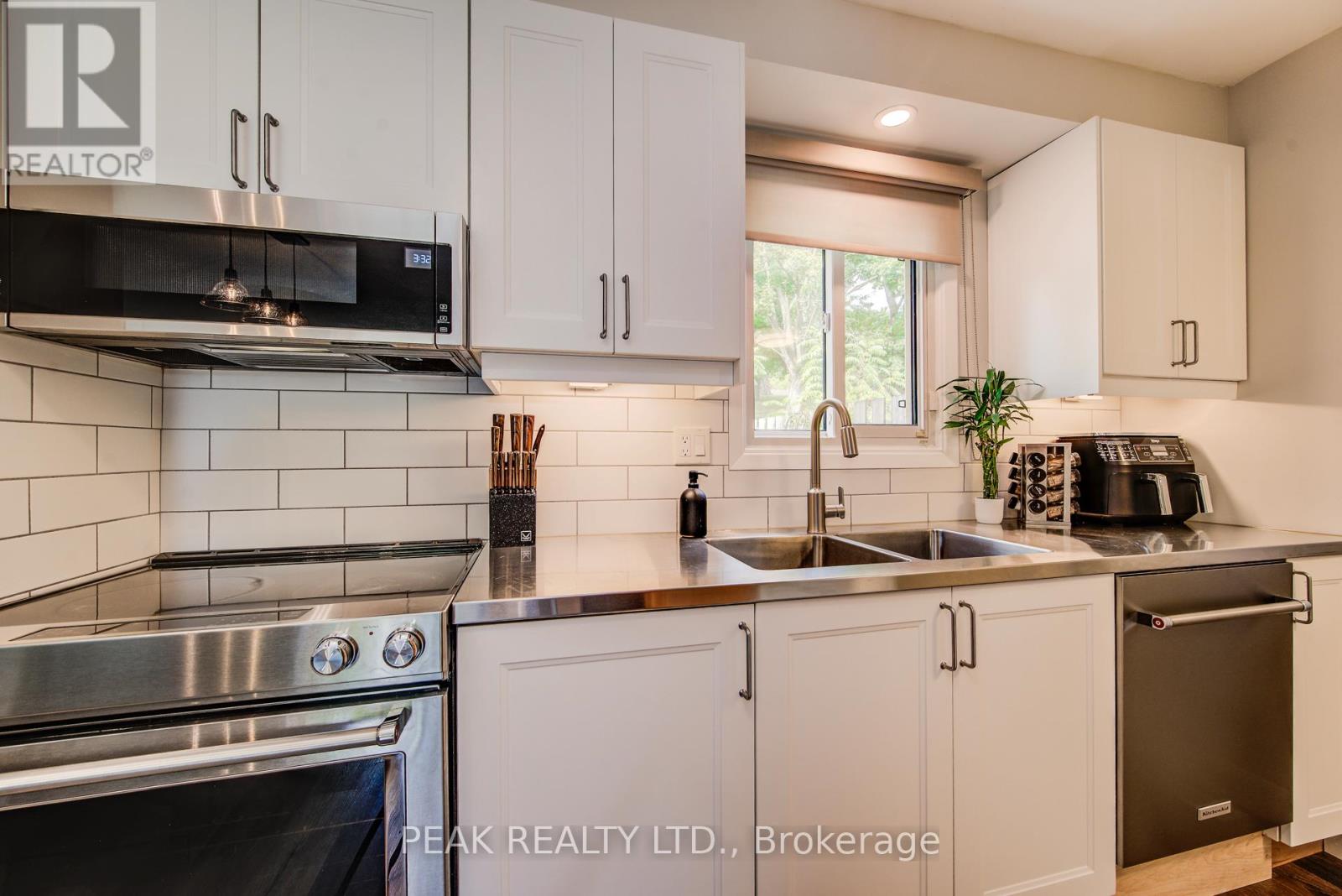 31 - 165 Green Valley Drive, Kitchener, Ontario  N2P 1K3 - Photo 17 - X12397521