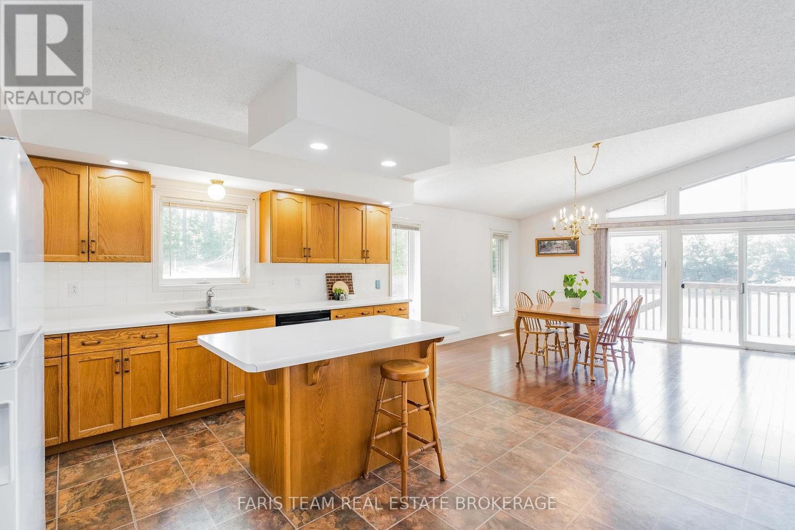 17 Stanley Road, Kawartha Lakes, Ontario  K0M 2T0 - Photo 5 - X12380760