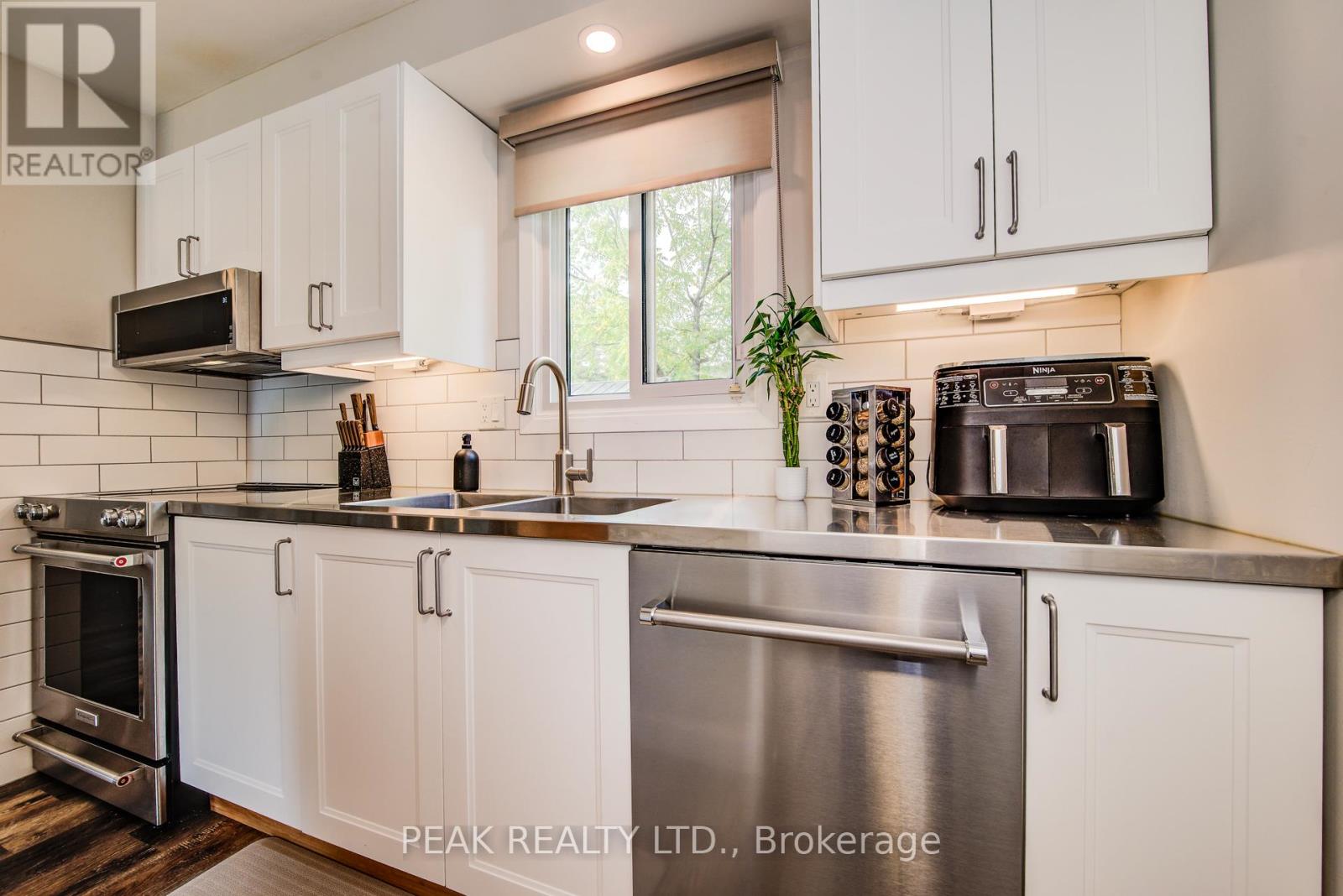 31 - 165 Green Valley Drive, Kitchener, Ontario  N2P 1K3 - Photo 18 - X12397521