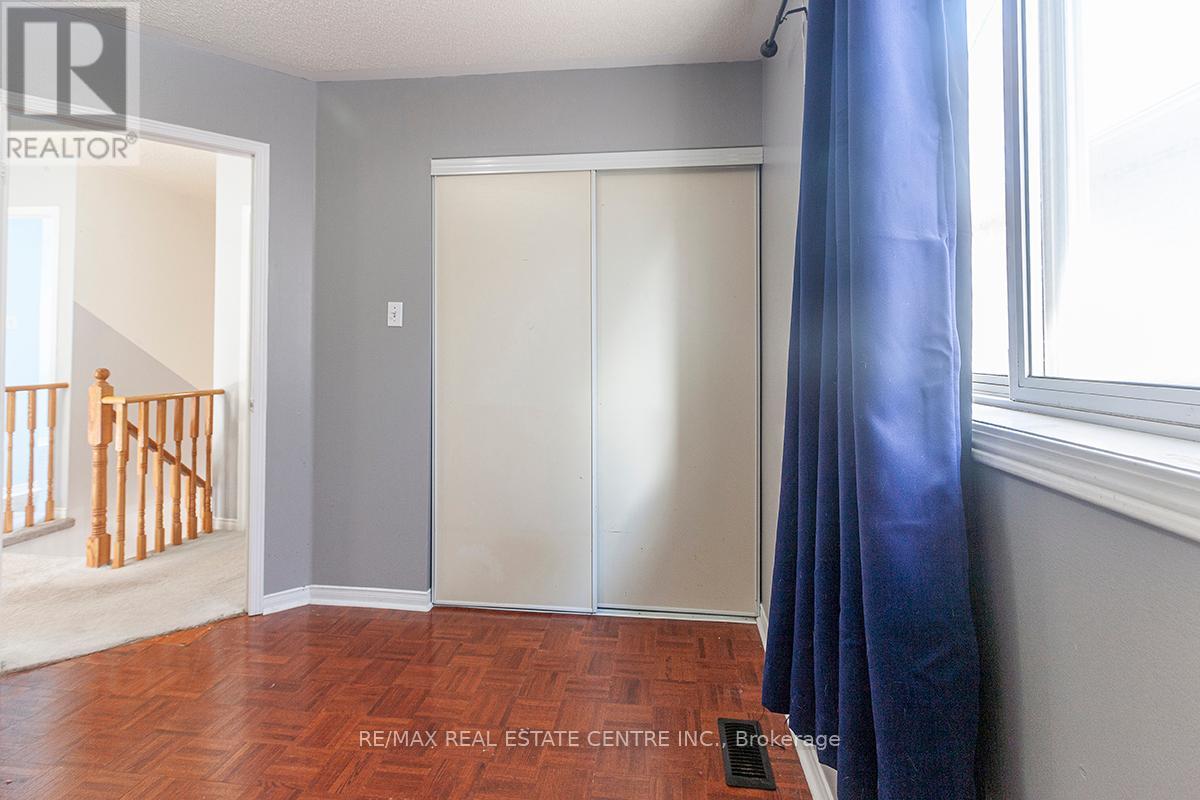 3888 Barley Trail S, Mississauga, Ontario  L5M 6N2 - Photo 33 - W12451646