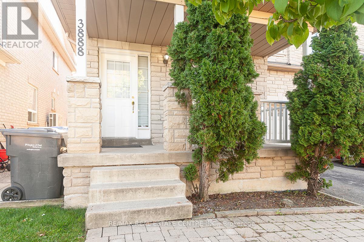 3888 Barley Trail S, Mississauga, Ontario  L5M 6N2 - Photo 3 - W12451646