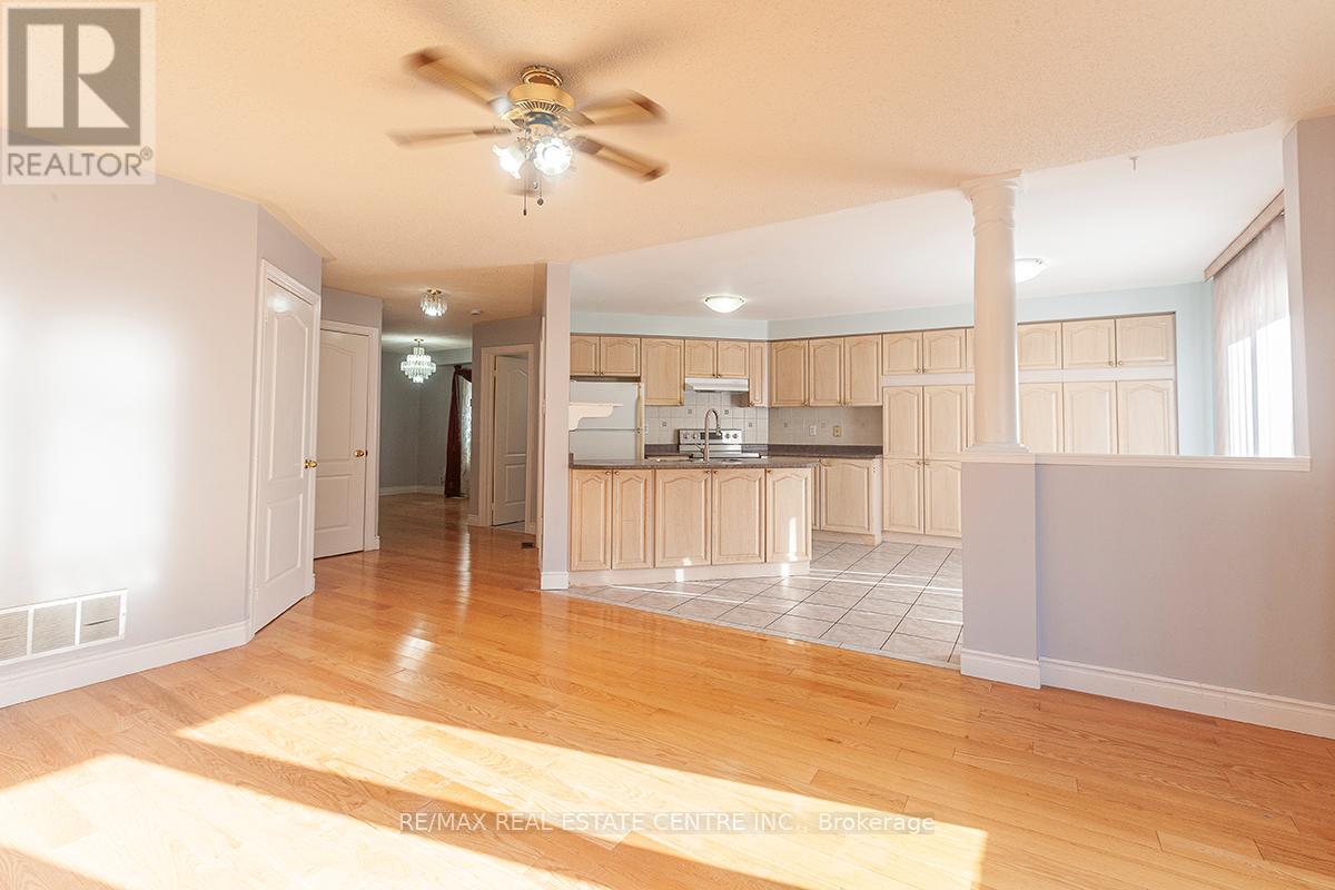 3888 Barley Trail S, Mississauga, Ontario  L5M 6N2 - Photo 19 - W12451646