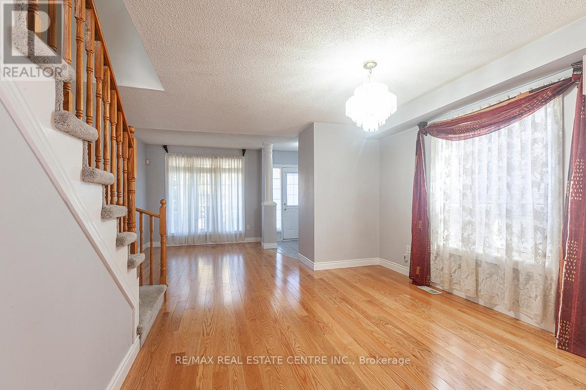 3888 Barley Trail S, Mississauga, Ontario  L5M 6N2 - Photo 11 - W12451646