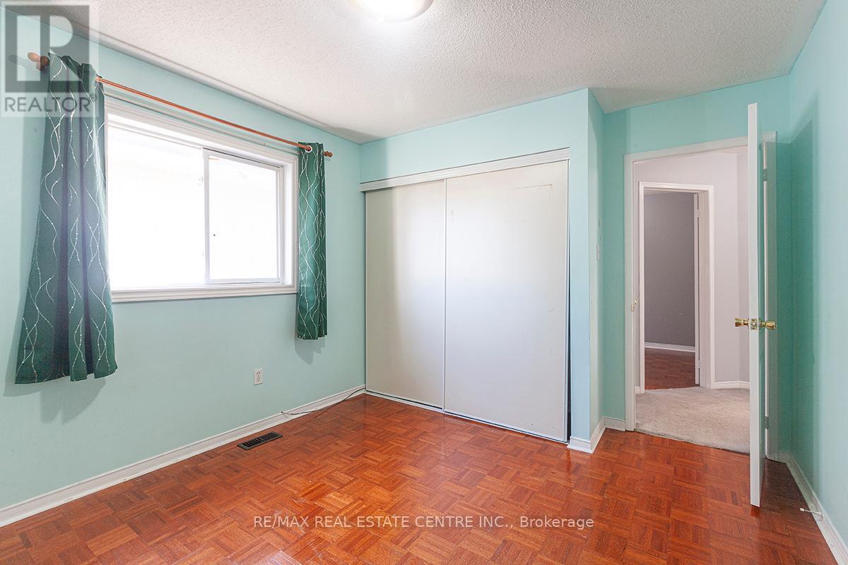 3888 Barley Trail S, Mississauga, Ontario  L5M 6N2 - Photo 35 - W12451646