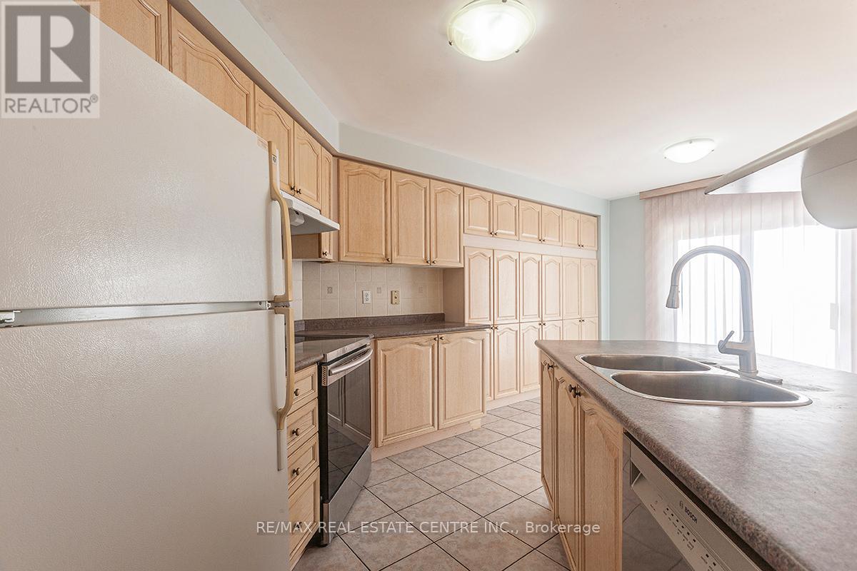 3888 Barley Trail S, Mississauga, Ontario  L5M 6N2 - Photo 24 - W12451646