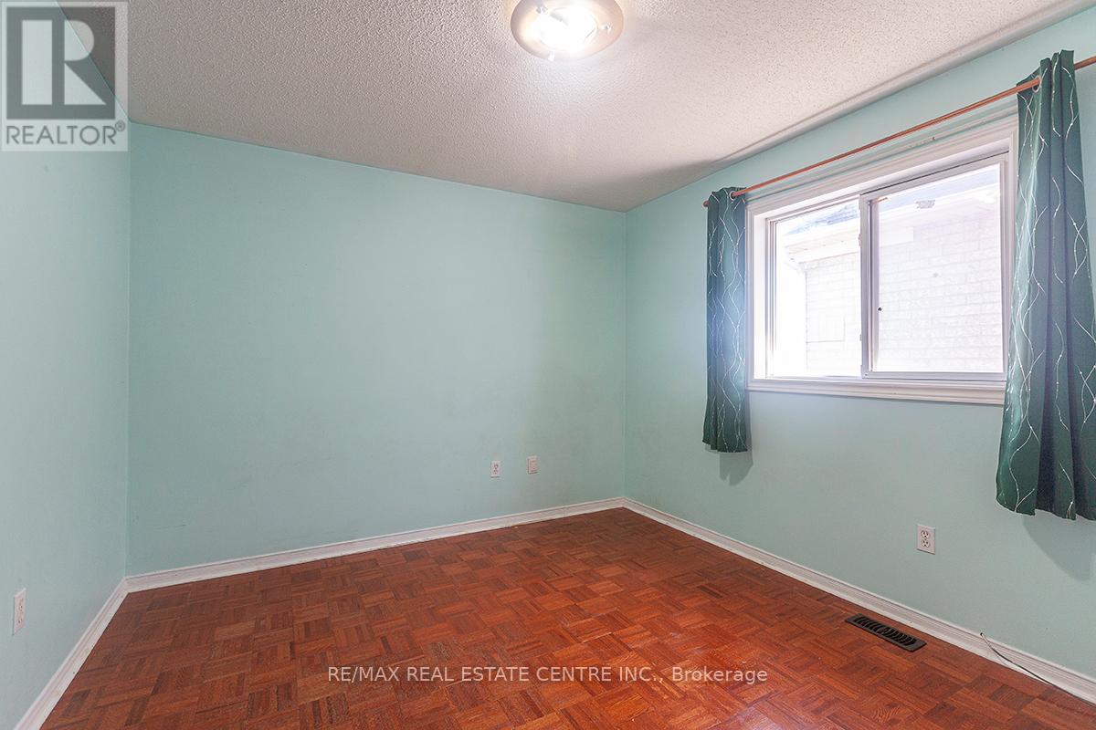 3888 Barley Trail S, Mississauga, Ontario  L5M 6N2 - Photo 34 - W12451646