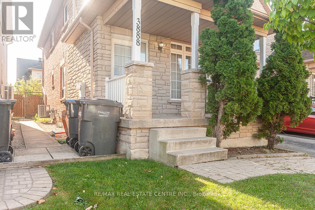 3888 Barley Trail S, Mississauga, Ontario  L5M 6N2 - Photo 4 - W12451646