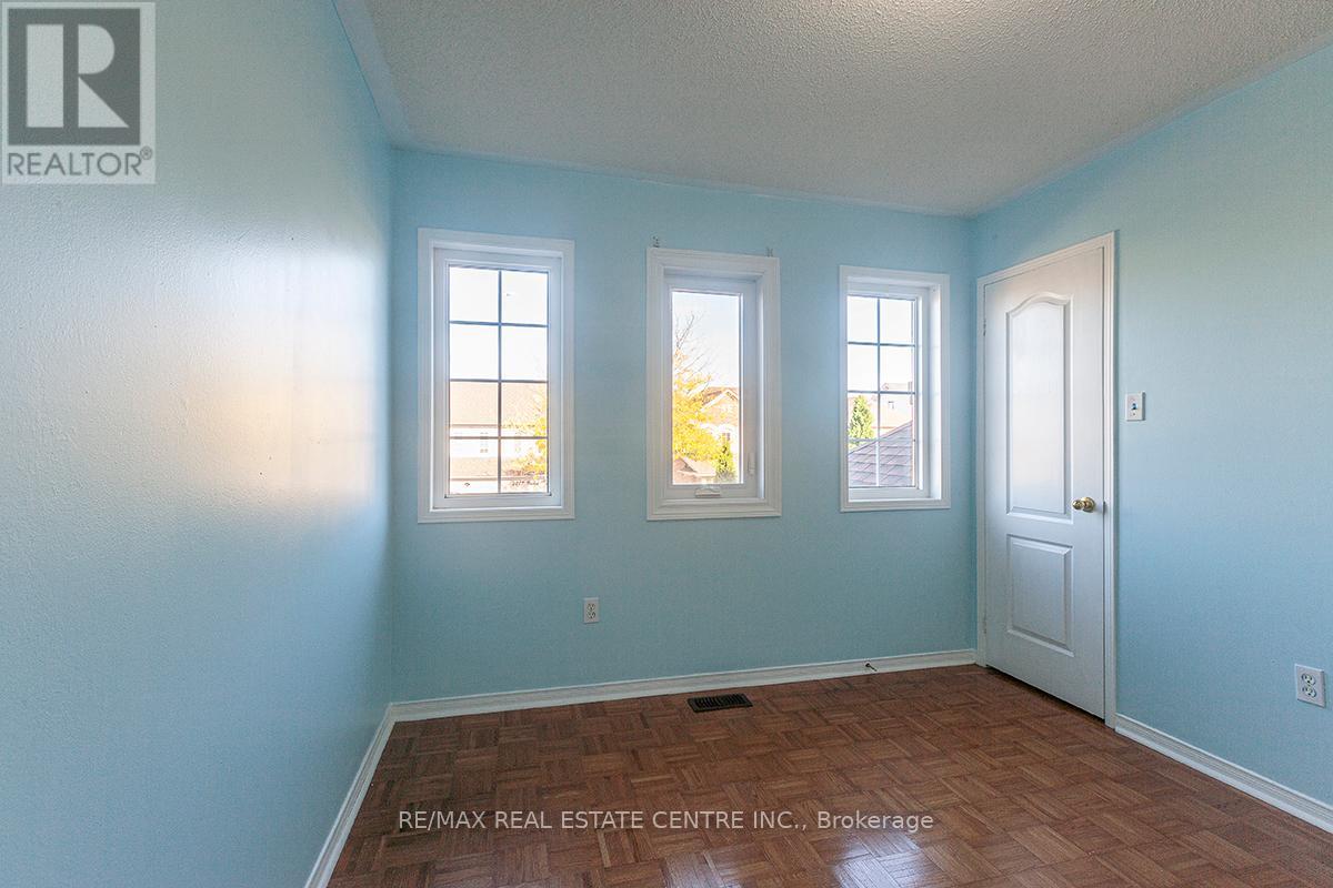 3888 Barley Trail S, Mississauga, Ontario  L5M 6N2 - Photo 38 - W12451646