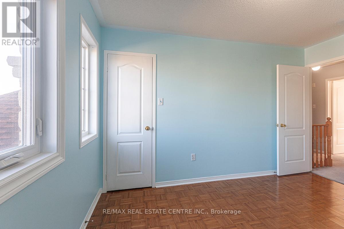 3888 Barley Trail S, Mississauga, Ontario  L5M 6N2 - Photo 39 - W12451646