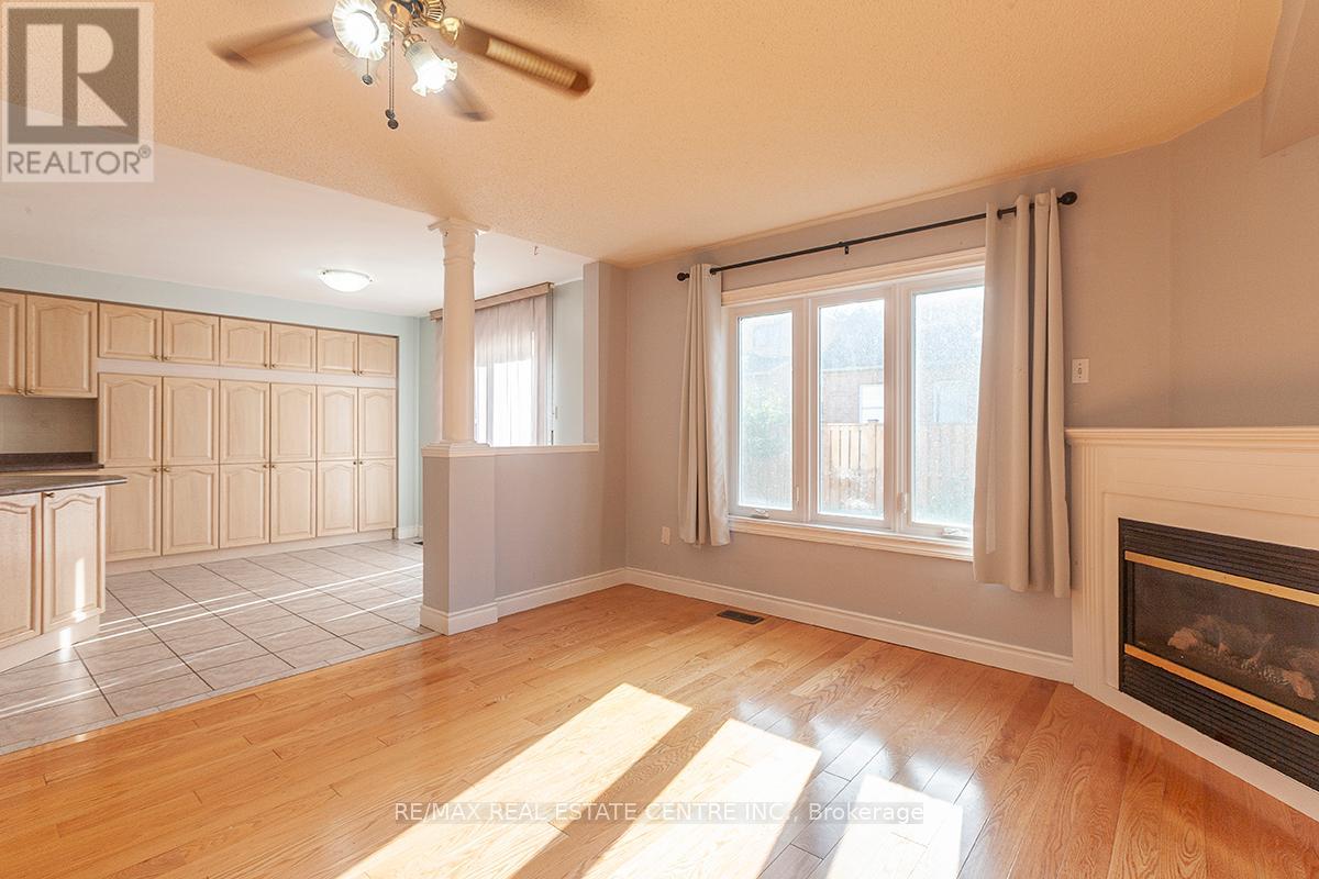 3888 Barley Trail S, Mississauga, Ontario  L5M 6N2 - Photo 18 - W12451646