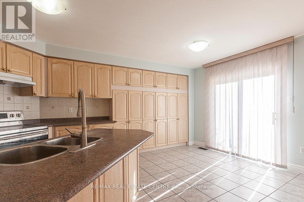 3888 Barley Trail S, Mississauga, Ontario  L5M 6N2 - Photo 20 - W12451646