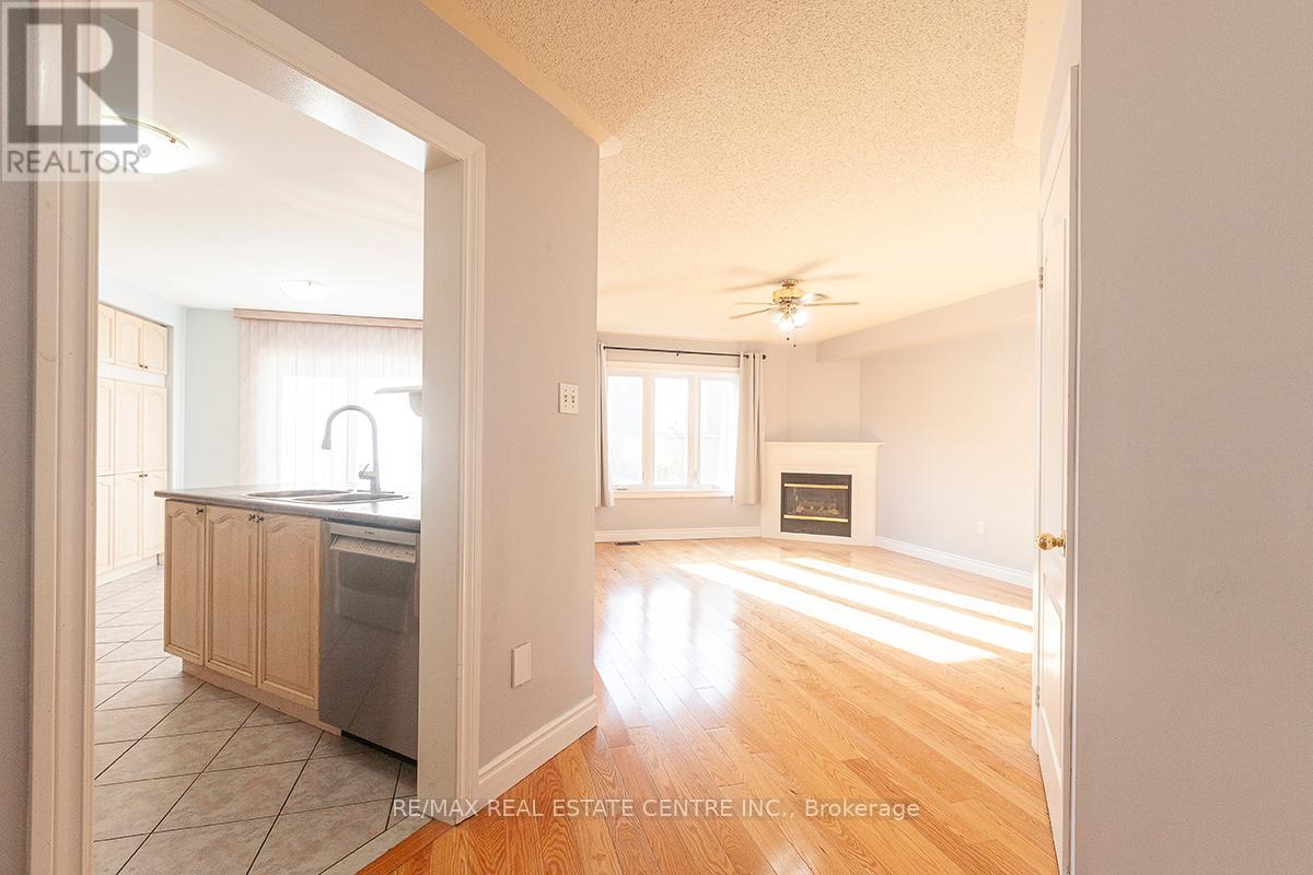 3888 Barley Trail S, Mississauga, Ontario  L5M 6N2 - Photo 15 - W12451646