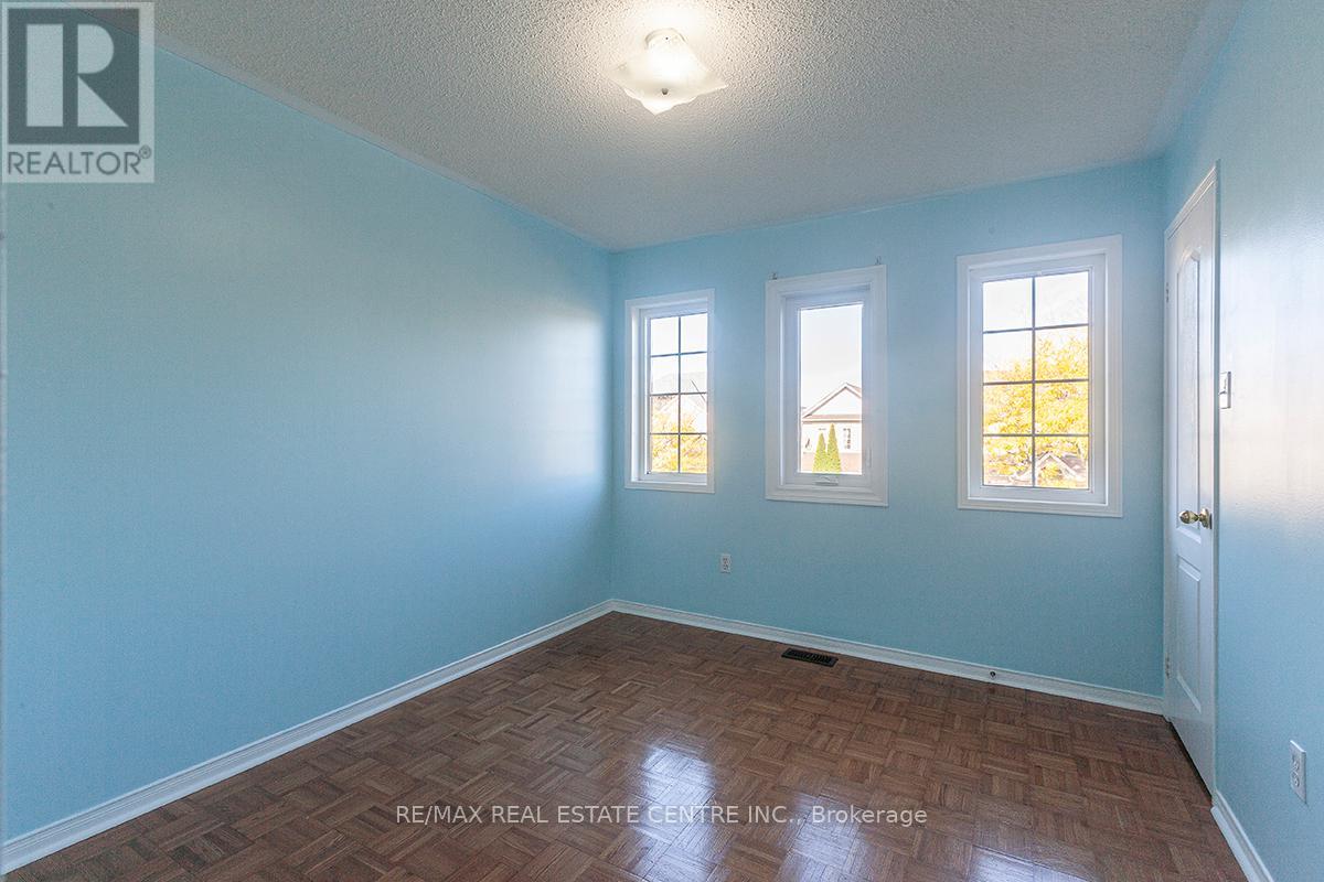 3888 Barley Trail S, Mississauga, Ontario  L5M 6N2 - Photo 37 - W12451646