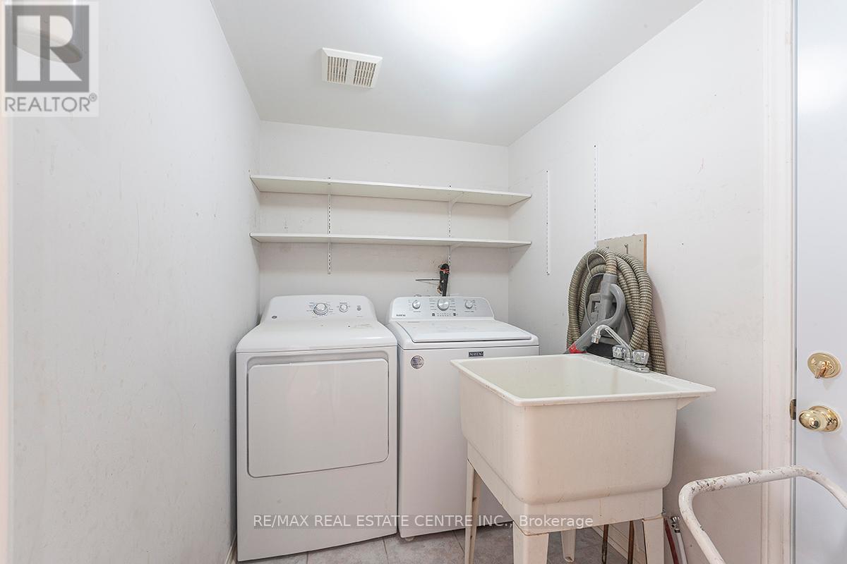 3888 Barley Trail S, Mississauga, Ontario  L5M 6N2 - Photo 14 - W12451646