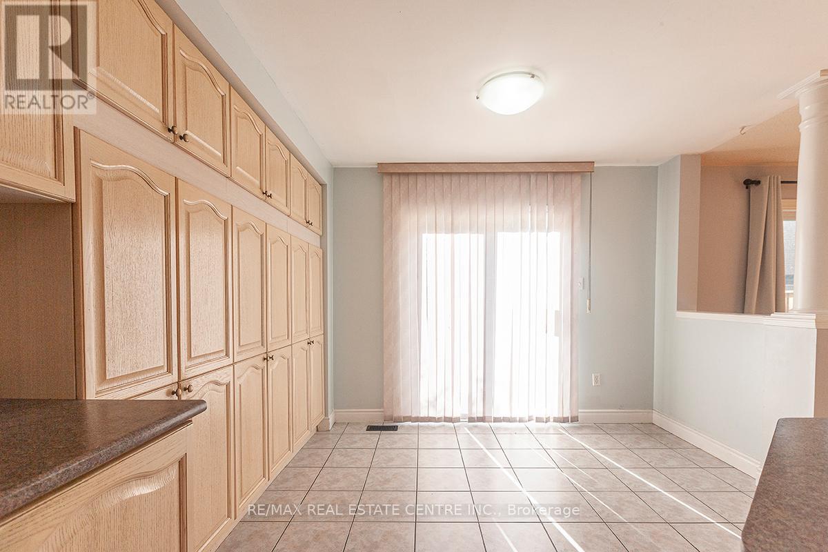 3888 Barley Trail S, Mississauga, Ontario  L5M 6N2 - Photo 23 - W12451646