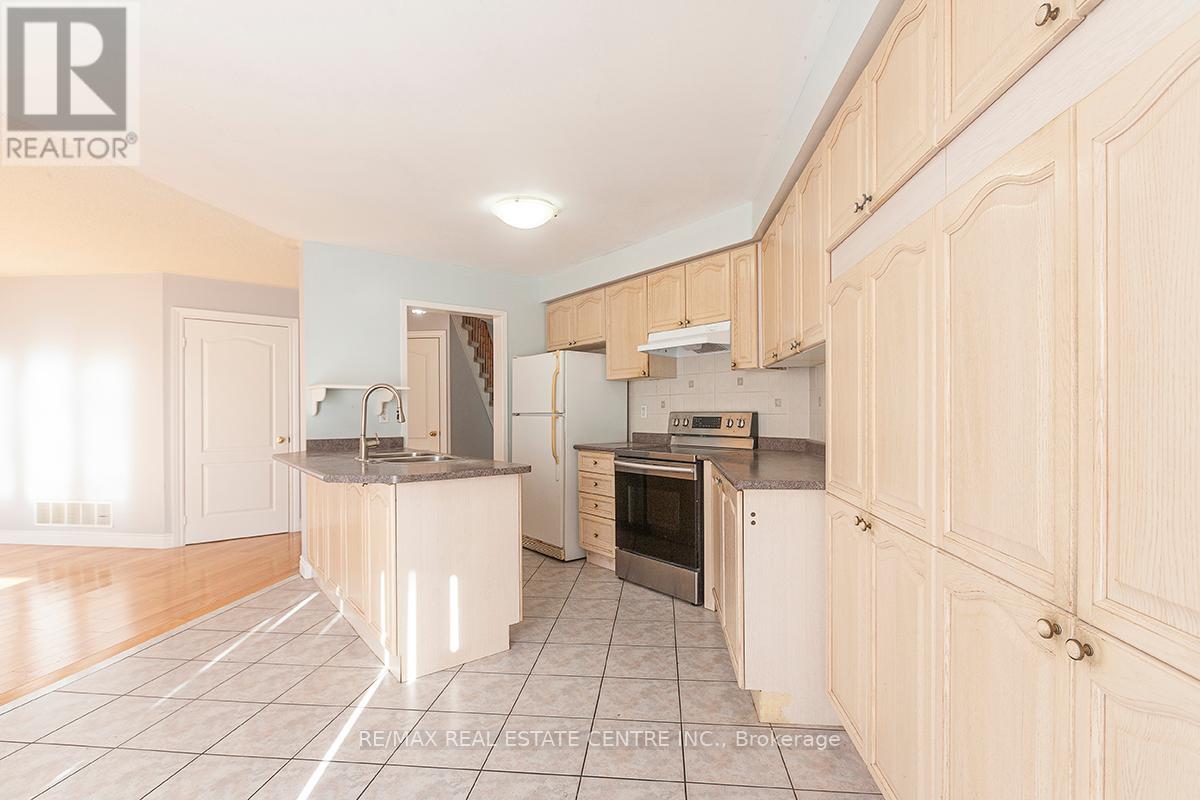 3888 Barley Trail S, Mississauga, Ontario  L5M 6N2 - Photo 22 - W12451646