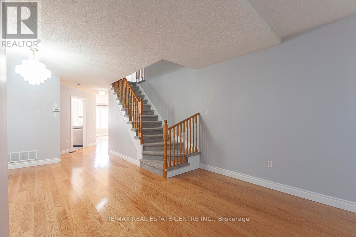 3888 Barley Trail S, Mississauga, Ontario  L5M 6N2 - Photo 8 - W12451646