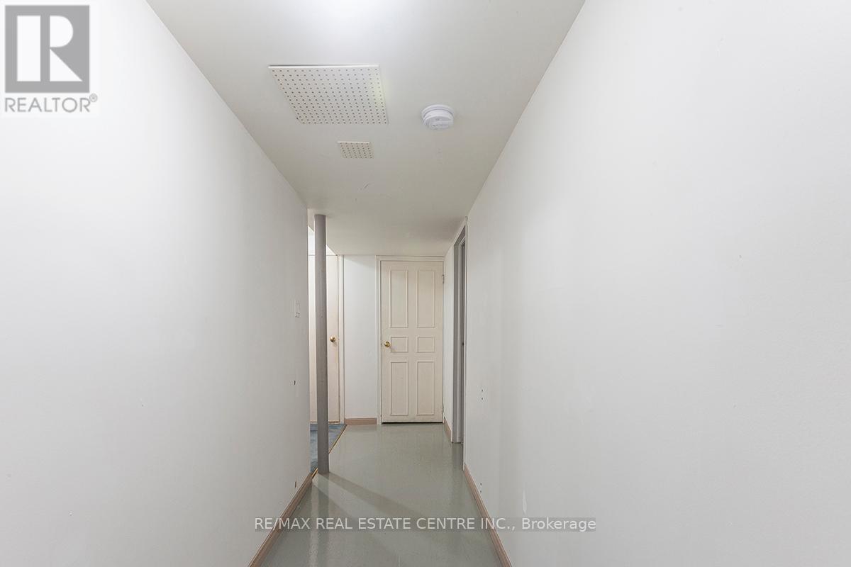 3888 Barley Trail S, Mississauga, Ontario  L5M 6N2 - Photo 46 - W12451646