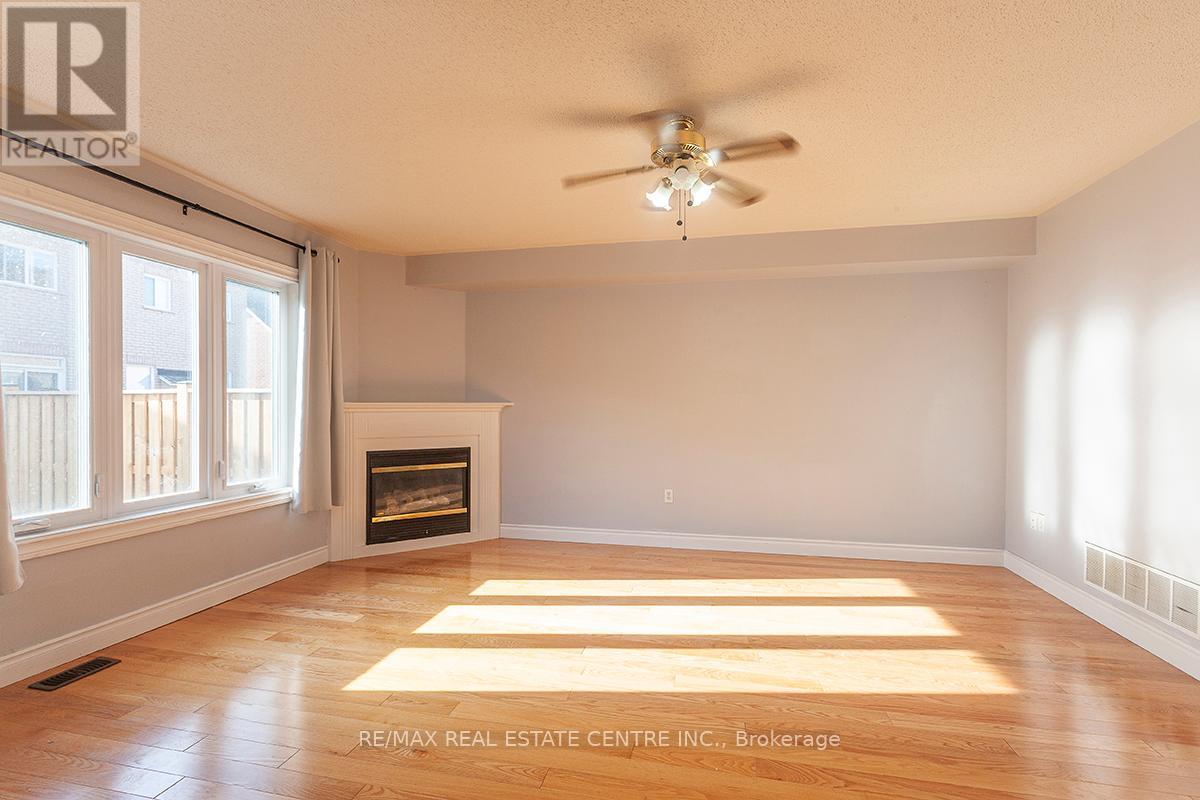 3888 Barley Trail S, Mississauga, Ontario  L5M 6N2 - Photo 17 - W12451646