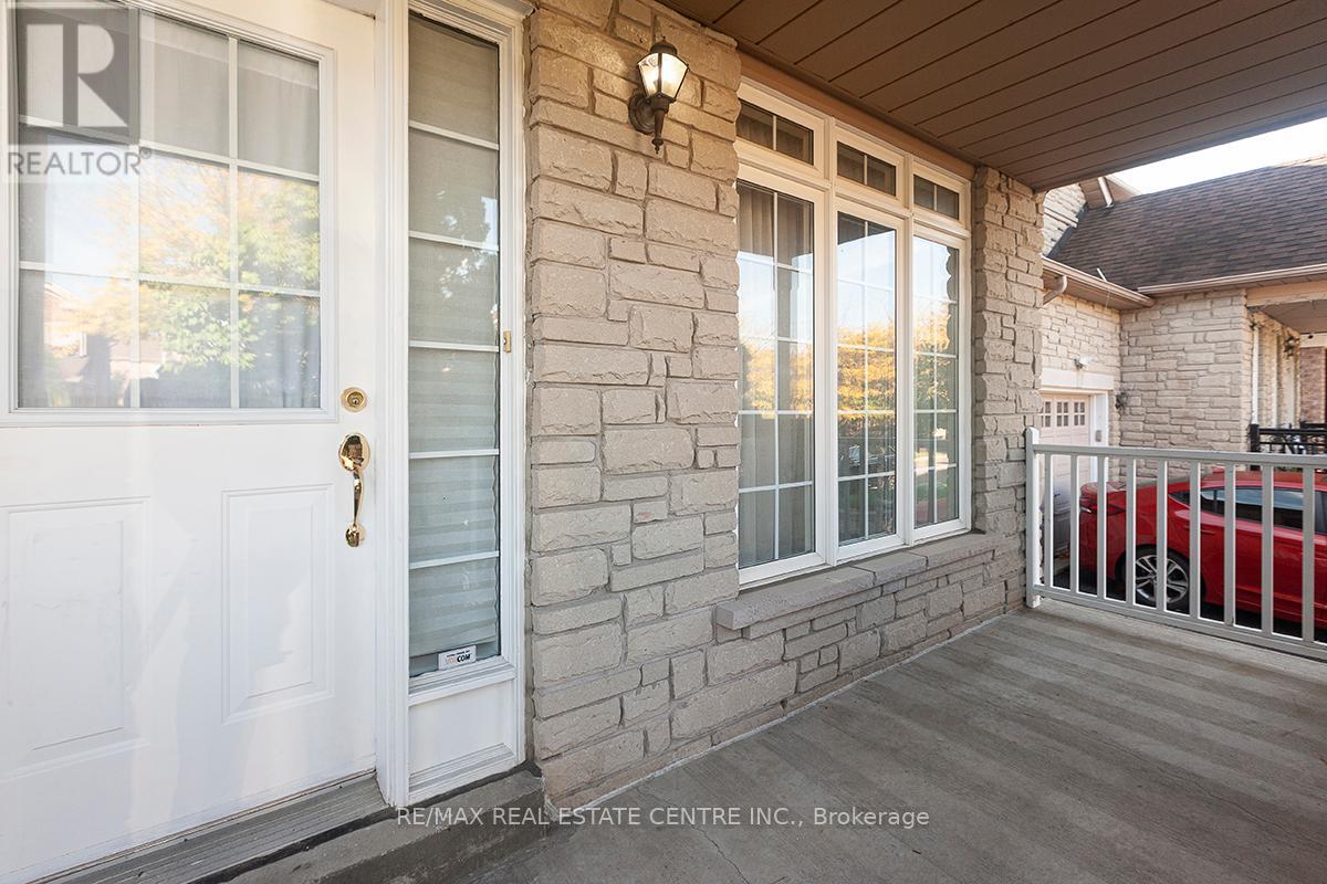 3888 Barley Trail S, Mississauga, Ontario  L5M 6N2 - Photo 5 - W12451646