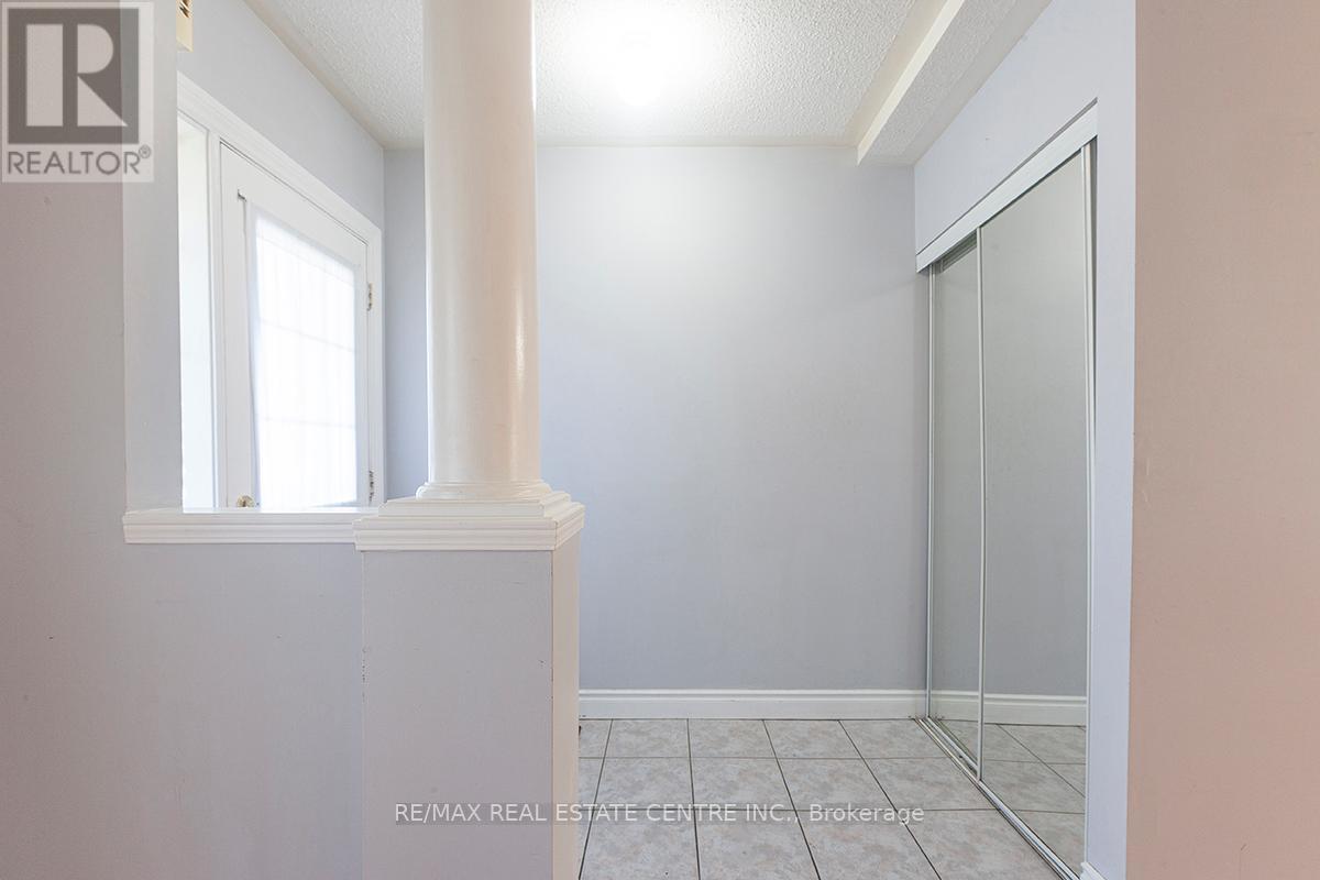 3888 Barley Trail S, Mississauga, Ontario  L5M 6N2 - Photo 7 - W12451646