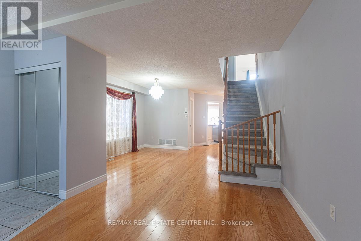 3888 Barley Trail S, Mississauga, Ontario  L5M 6N2 - Photo 9 - W12451646