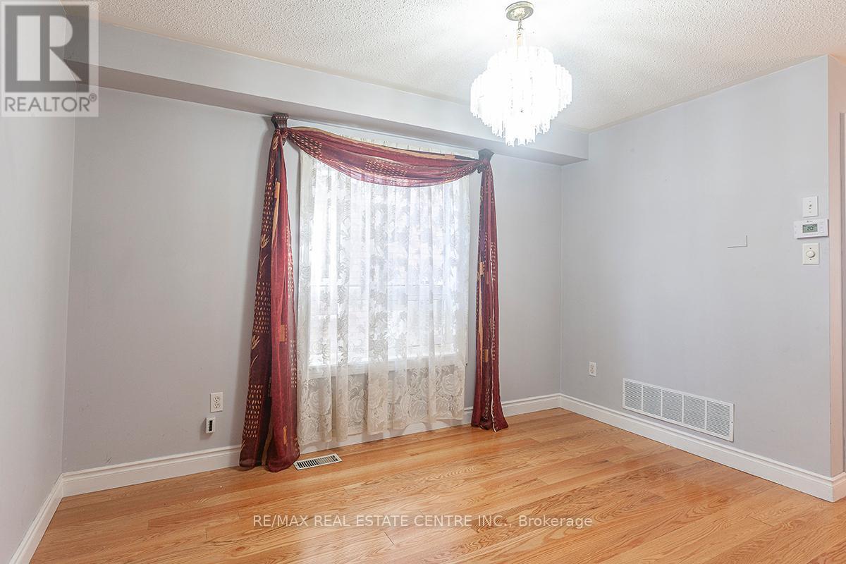 3888 Barley Trail S, Mississauga, Ontario  L5M 6N2 - Photo 10 - W12451646