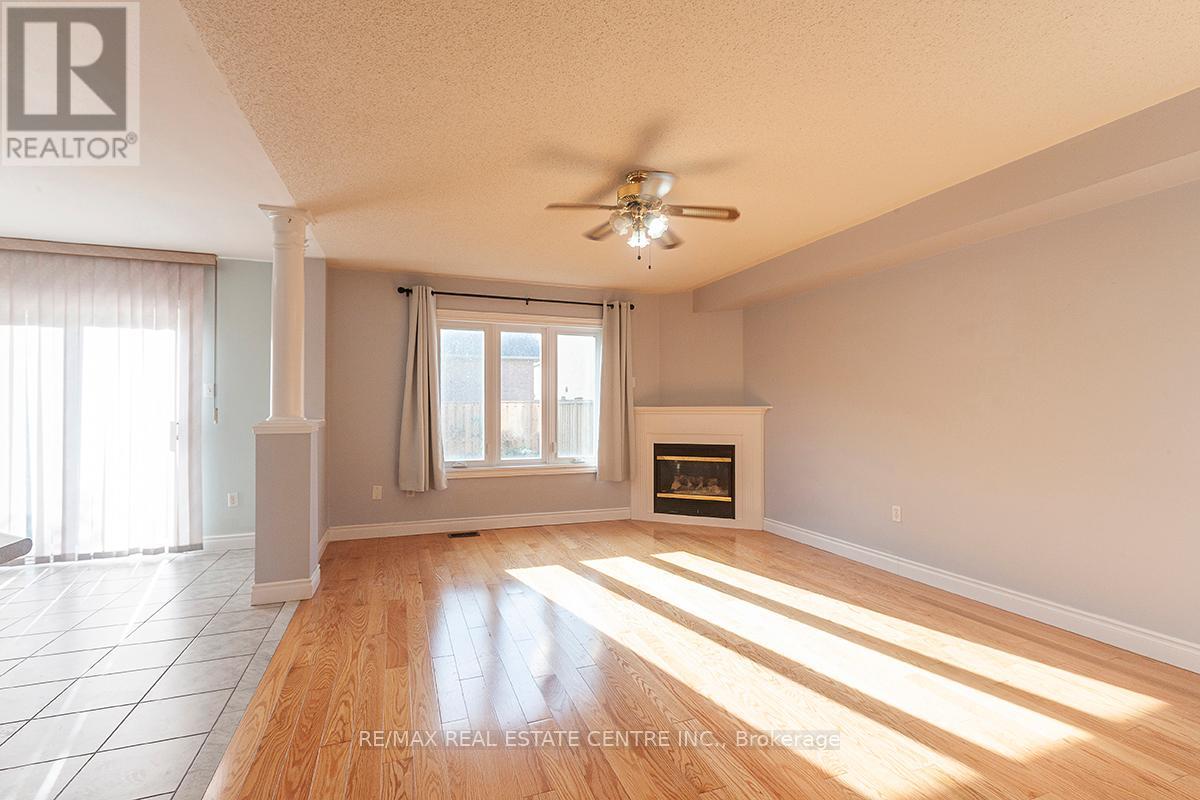 3888 Barley Trail S, Mississauga, Ontario  L5M 6N2 - Photo 16 - W12451646