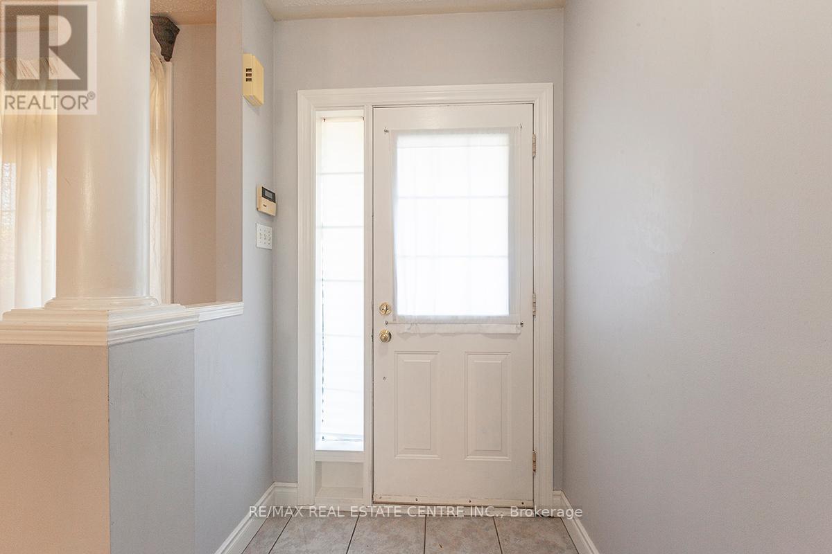 3888 Barley Trail S, Mississauga, Ontario  L5M 6N2 - Photo 6 - W12451646