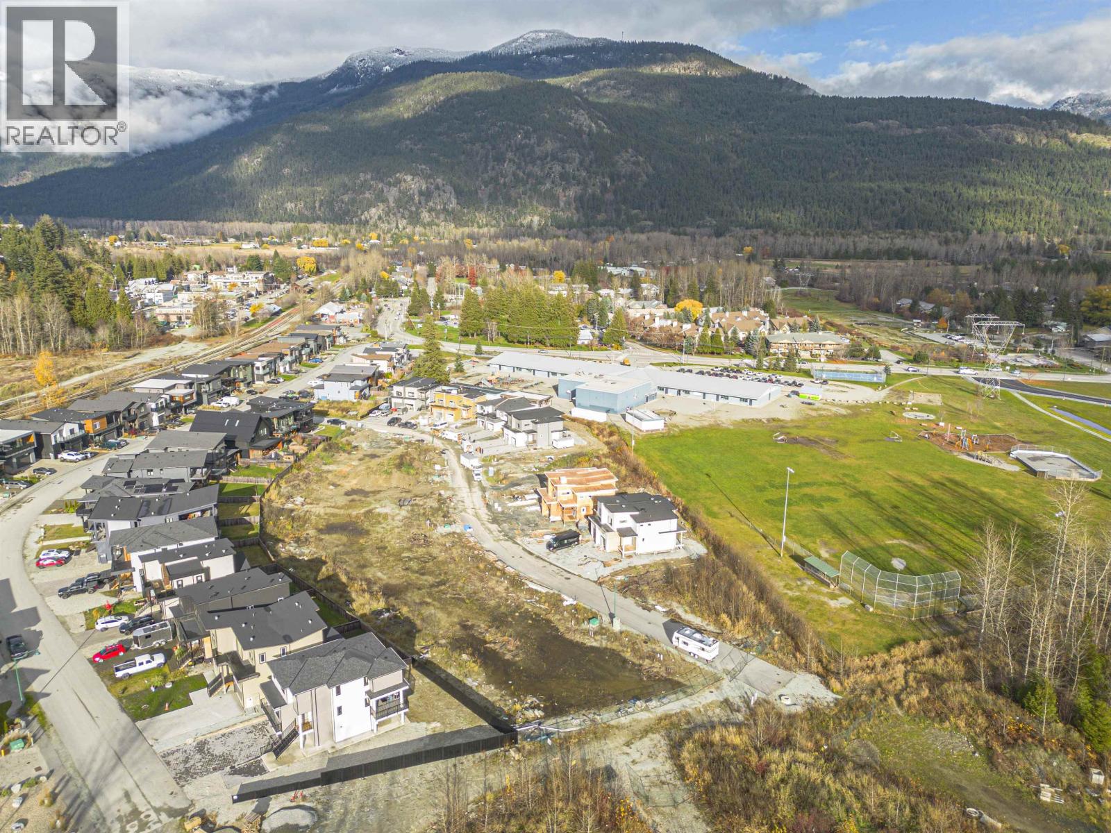 1013 Phare Crescent, Pemberton, British Columbia  V0N 0A7 - Photo 21 - R3063815