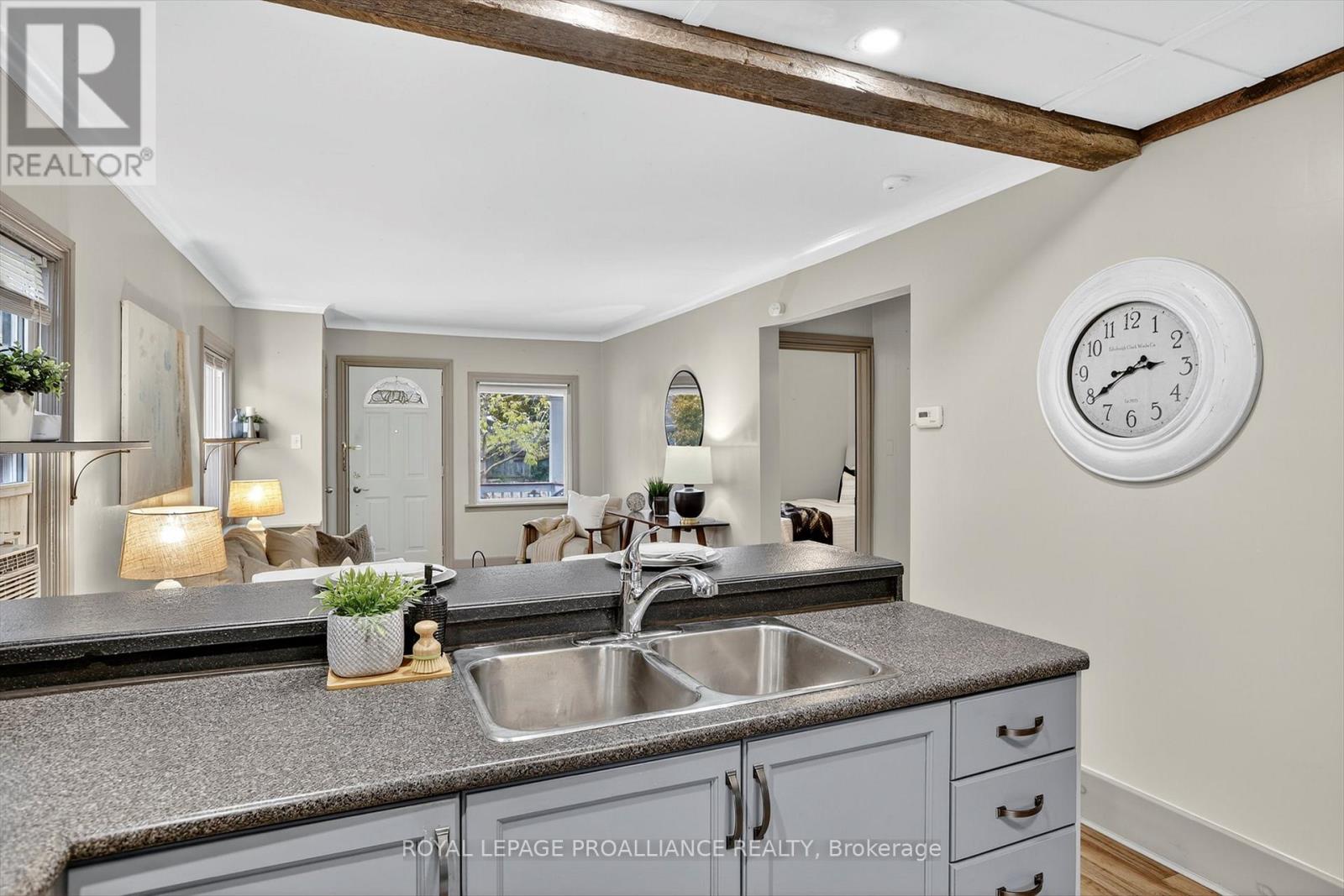 410 Dublin Street, Peterborough (Town Ward 3), Ontario  K9H 3C9 - Photo 13 - X12517246