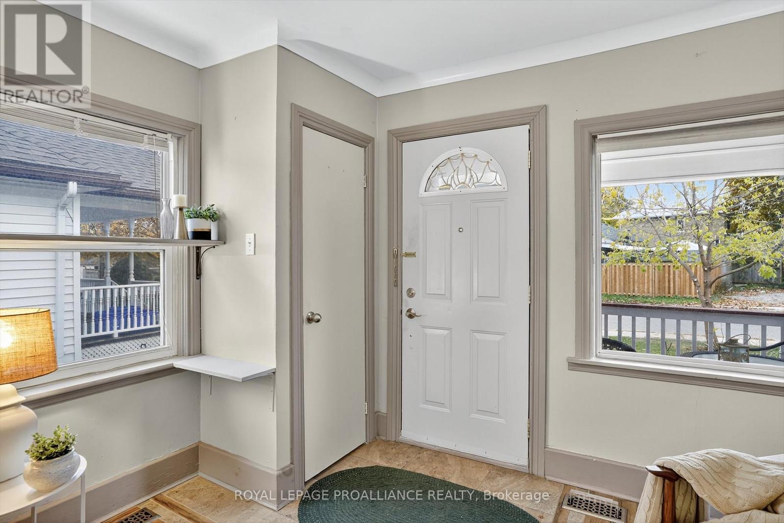 410 Dublin Street, Peterborough (Town Ward 3), Ontario  K9H 3C9 - Photo 4 - X12517246