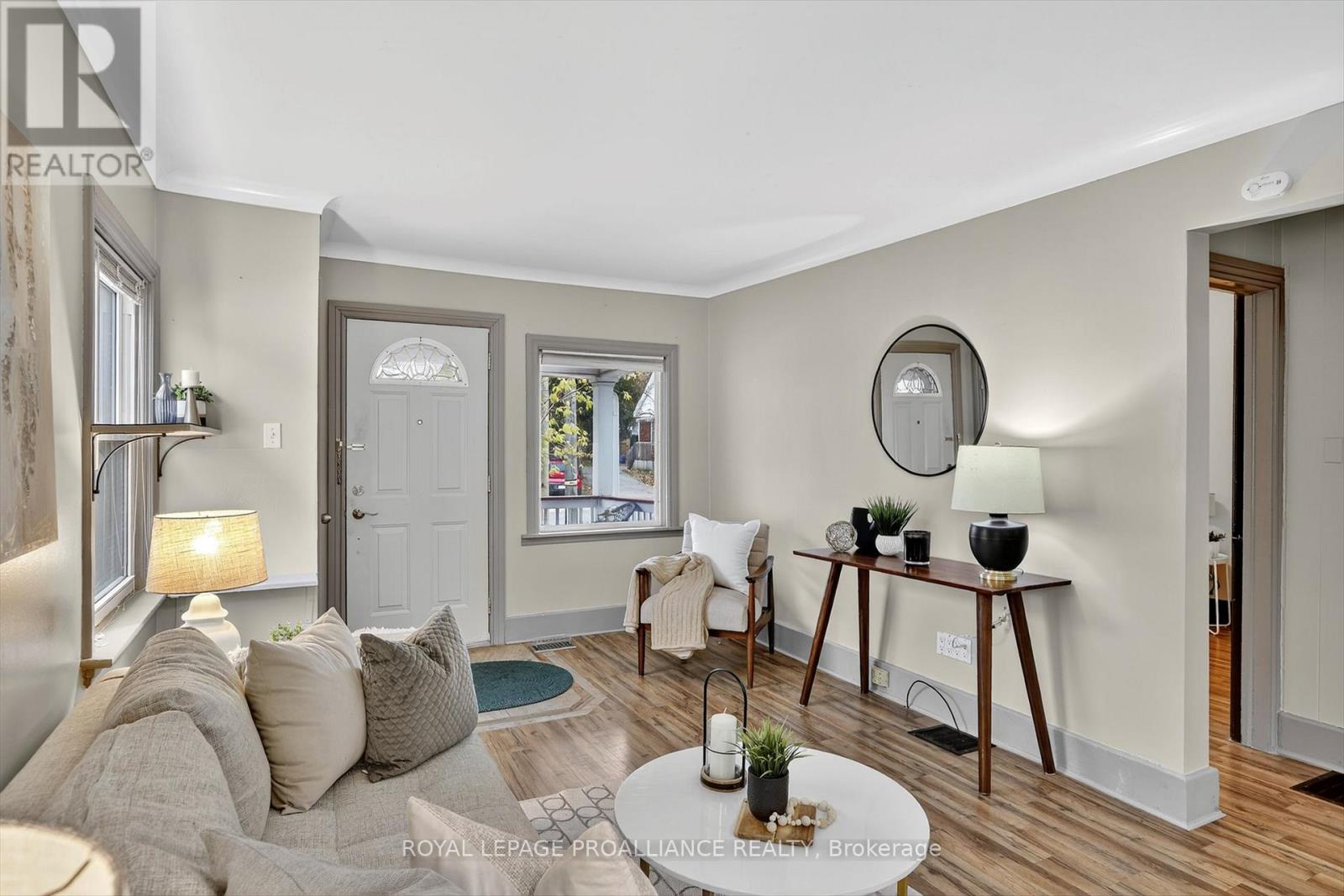 410 Dublin Street, Peterborough (Town Ward 3), Ontario  K9H 3C9 - Photo 9 - X12517246