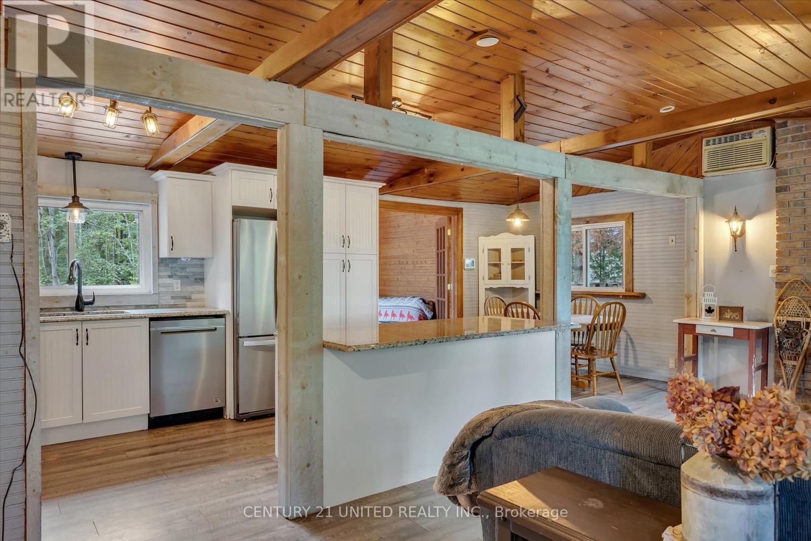 55 Northern Avenue, Trent Lakes, Ontario K0M 1A0 - Photo 10 - X12517408